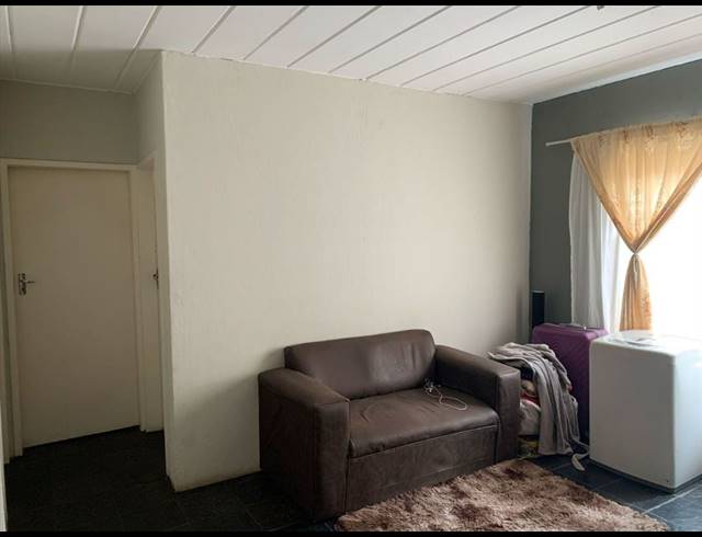 2 BEDROOM APARTMENT FOR SALE IN KEMPTON PARK CENTRAL